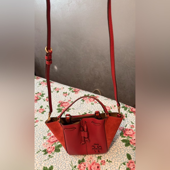Tory Burch McGraw Mini Dragonfly Leather Tote in Tory Red. - Picture 2 of 9